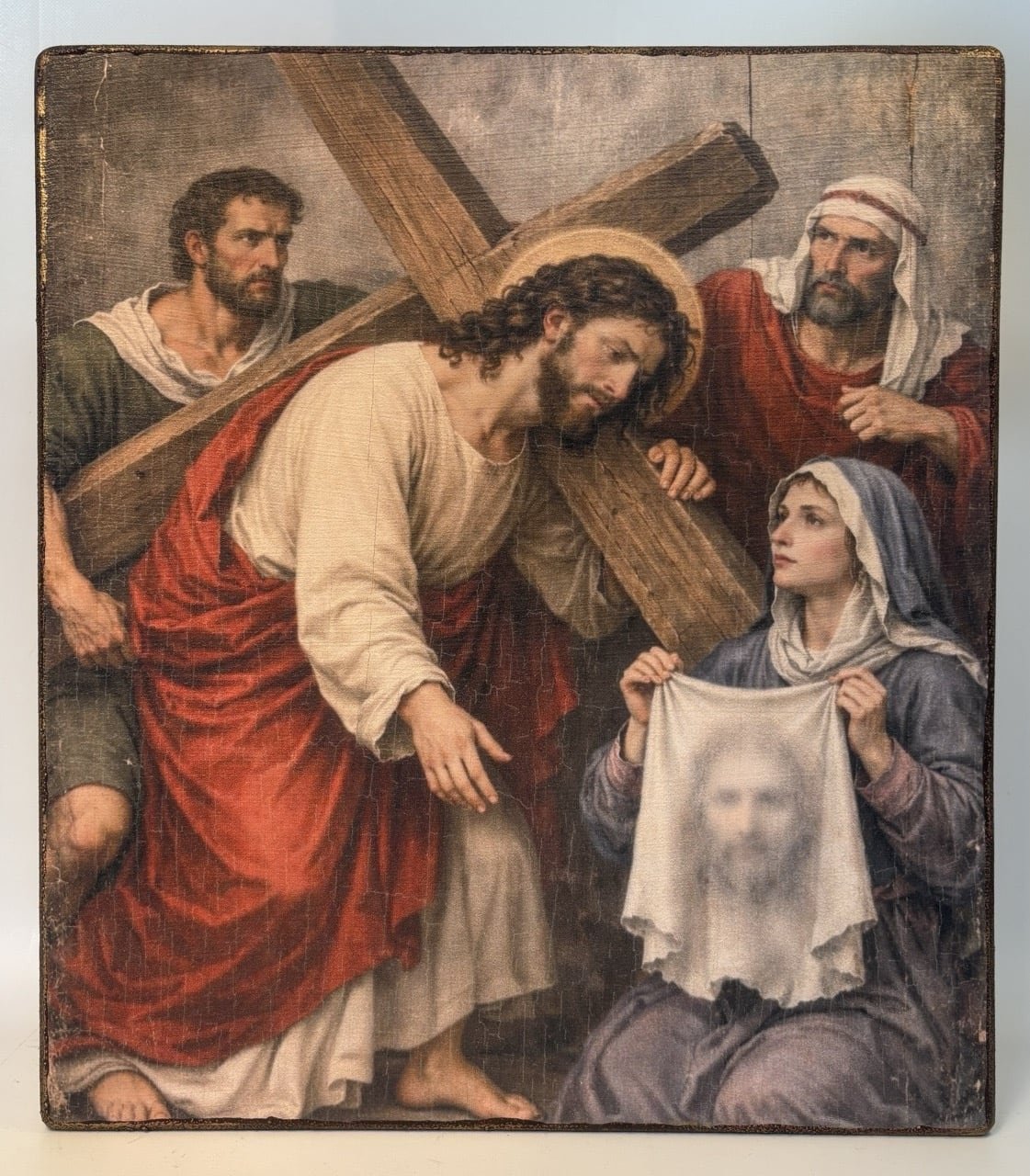 La Verónica. La sexta estación: Verónica enjuga el rostro de Cristo y el paño guarda la imagen. Tabla de pino nórdico